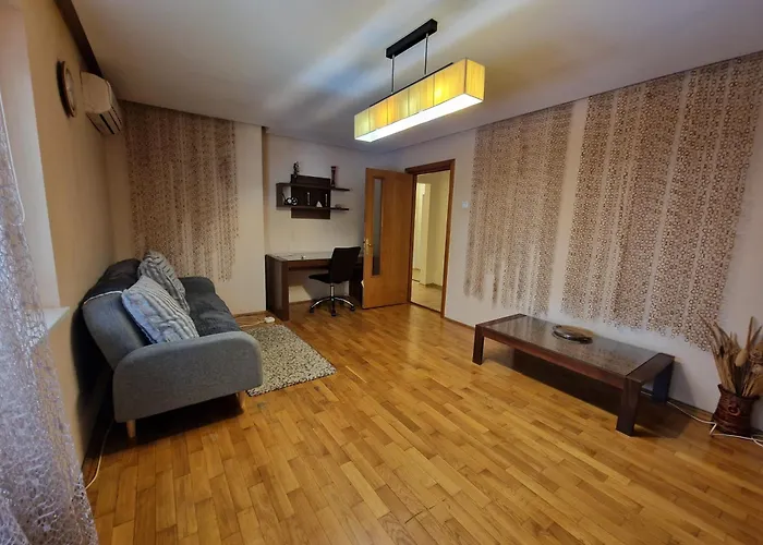 Apartment Central アパート