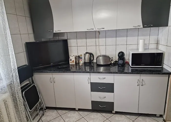 Apartment Central アパート *