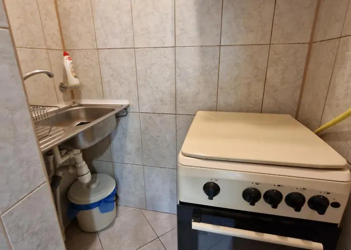 Apartment Central アパート *